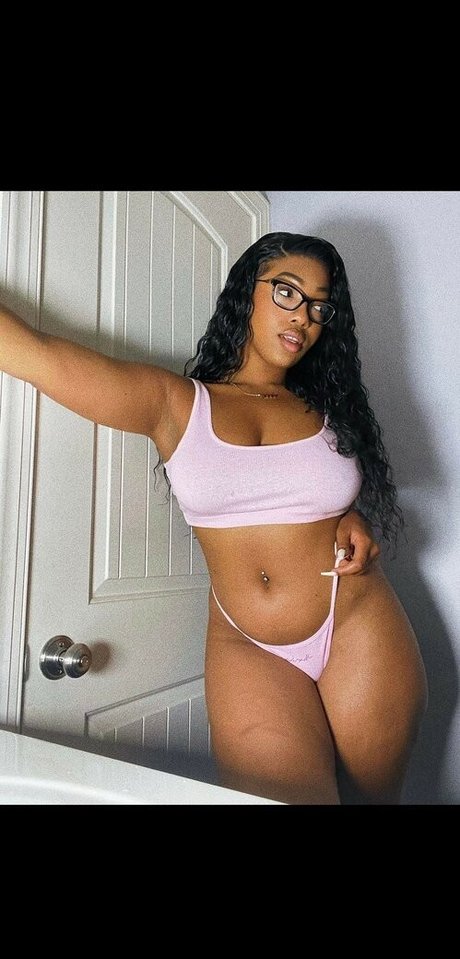 baddiejoyy model images