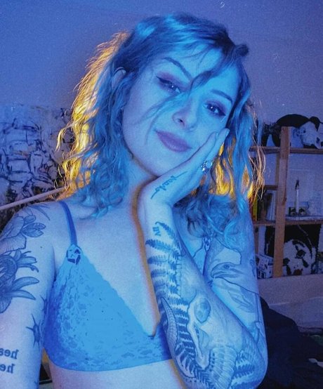 blonde male onlyfans exclusive picture