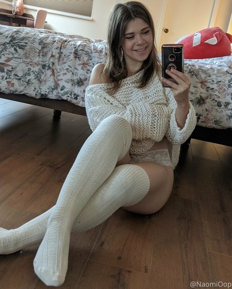 Naomioop sexy actress image