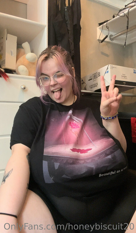 honeybiscuit20 star naked pictures