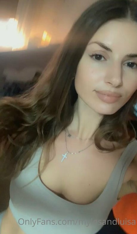 luu iiza model adult picture