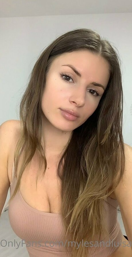 luu iiza art star photos