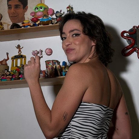 Valentina Bandeira hot actress photos