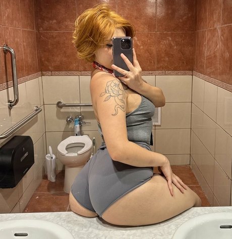 Dxstbunny exclusive model image