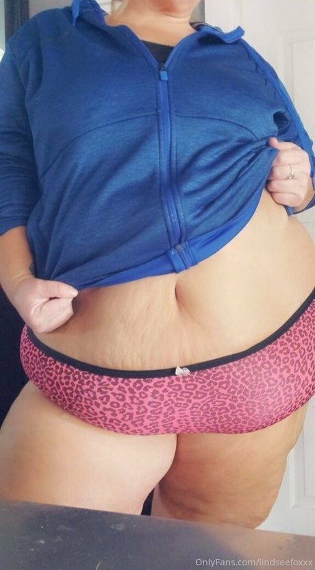 busty asian onlyfans top picture