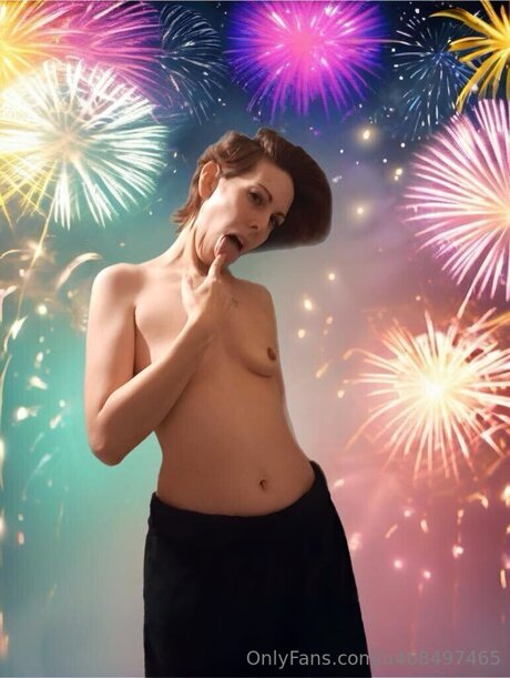 U468497465 star naked images