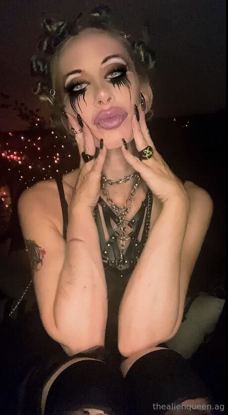 Aliengirlalt Free naked star photo