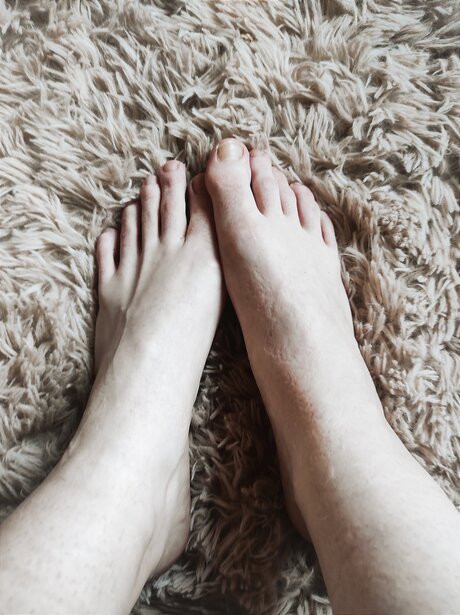 Goddessblondiefeet star sexy pictures