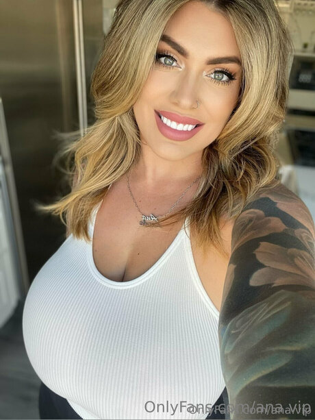 Ana Vip art model image