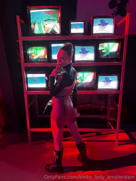 Kinky Lady Amsterdam pornstar pretty images