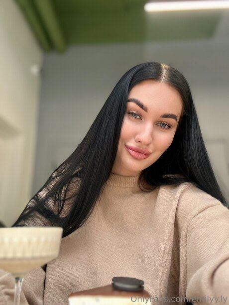 Emilyy Ly hd pornstar galleries