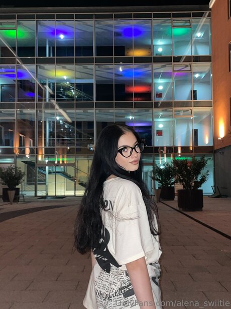 Alena Swiitie star pretty pictures