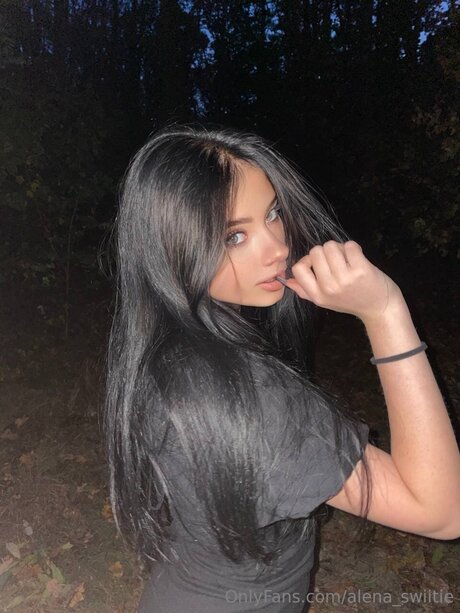 Alena Swiitie star art photos