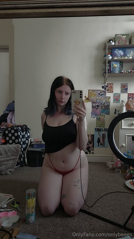 Onlybeees model sex picture