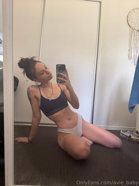 Avie Baby nice model photos