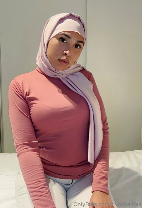 Riyakhalifaa nude model image