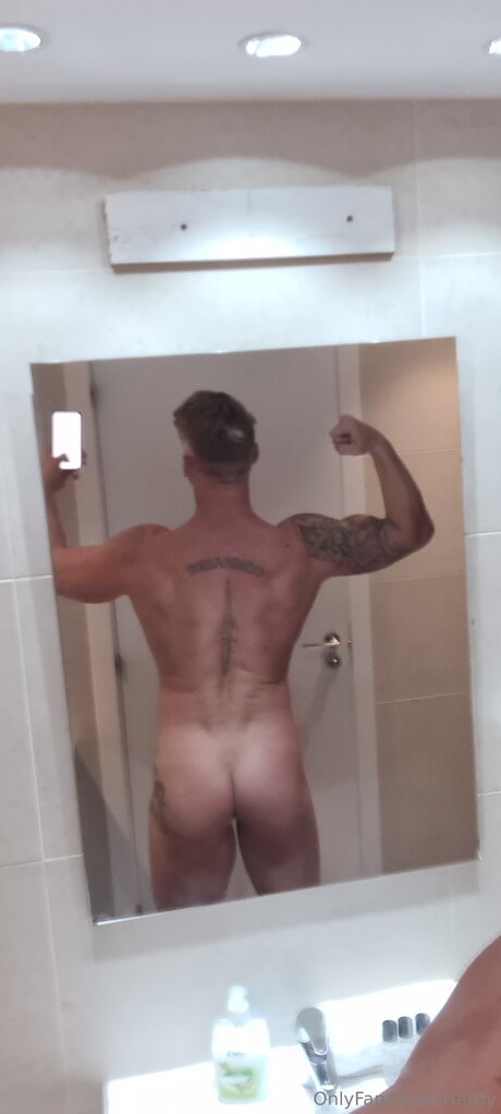 Lukehardy naked star gallery