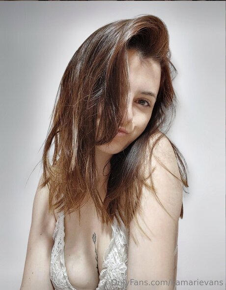 Kamarievans art actress photo