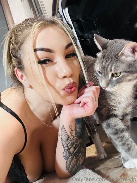 Ivylovellvip naked model pic