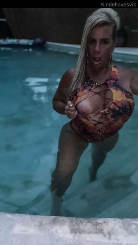 Kindellovesvip adult model image