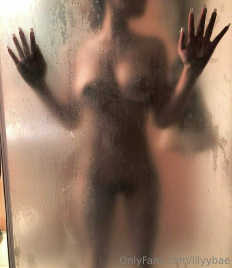 lilyybae nude star pic