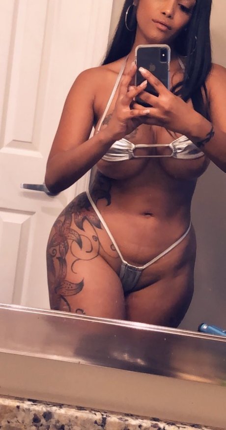 Ms Fernandes25 star top pic