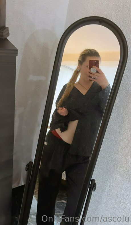 Ascolu NFT pornstar adult pics