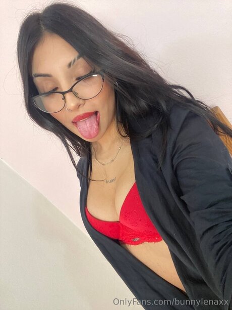 Its Emilyy sexy actress pictures