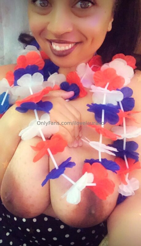 Ilovelauraxo model sexy img