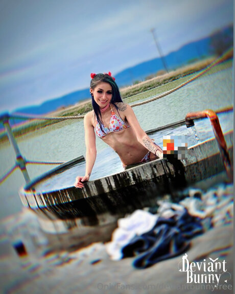 Deviantbunnyfree model pics