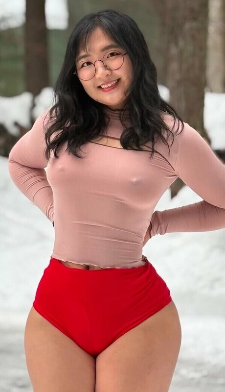 Aroomi Kim star erotic photo