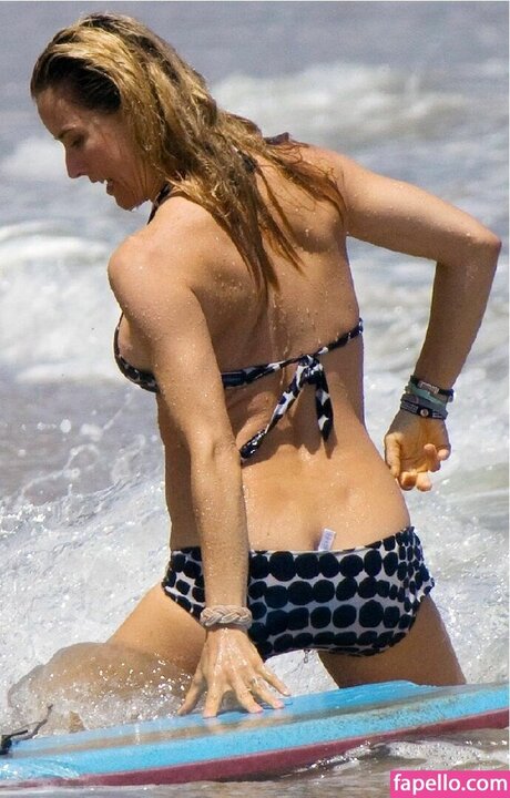 T a Leoni nude model gallery