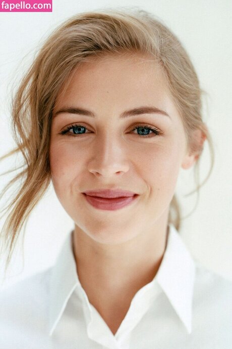 Hermione Corfield sexy actress galleries