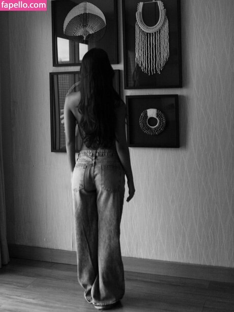 Mell Muzzillo erotic model pic