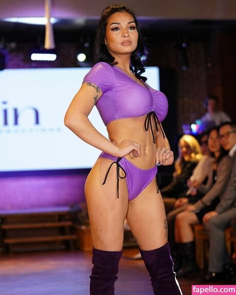 Queenarryy xxx model image