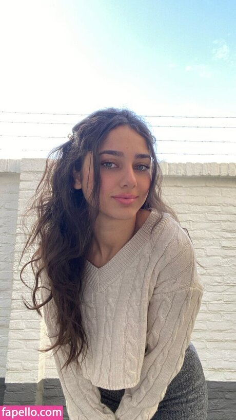 karimaa r nude thumbnail