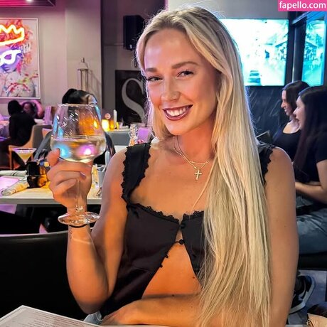 Sophie Cunningham porn model image