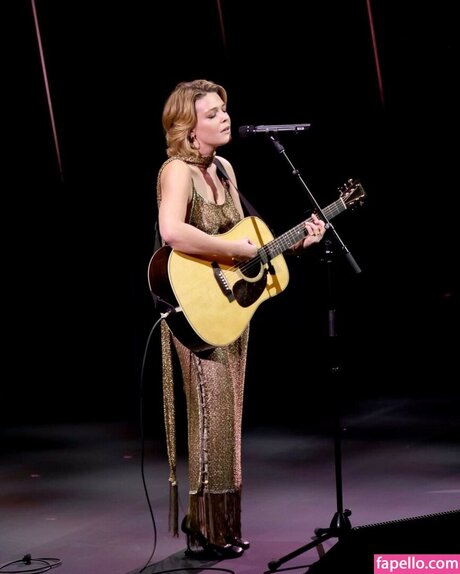 Maggie Rogers perfect pornstar image