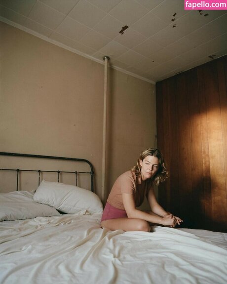 Maggie Rogers pornstar top picture