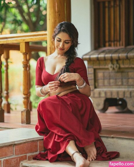 Ruhani Sharma star hot images