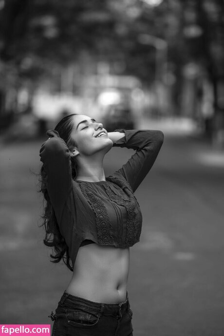 Ruhani Sharma nude pornstar pictures