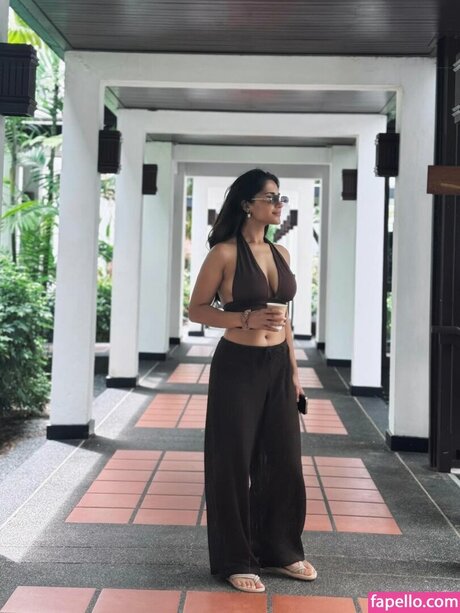 Ruhani Sharma star pretty gallery