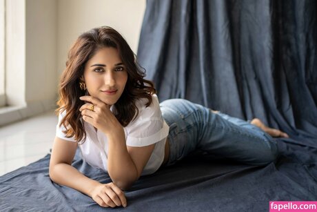 Ruhani Sharma perfect pornstar pictures