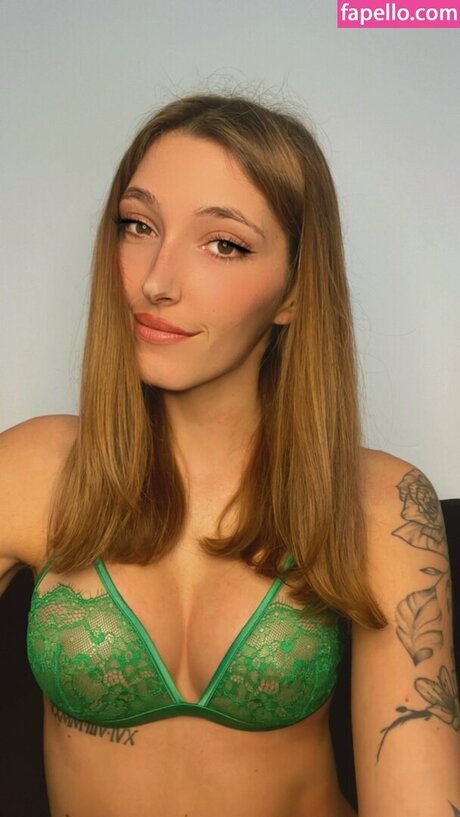 Stella Vegas erotic star img