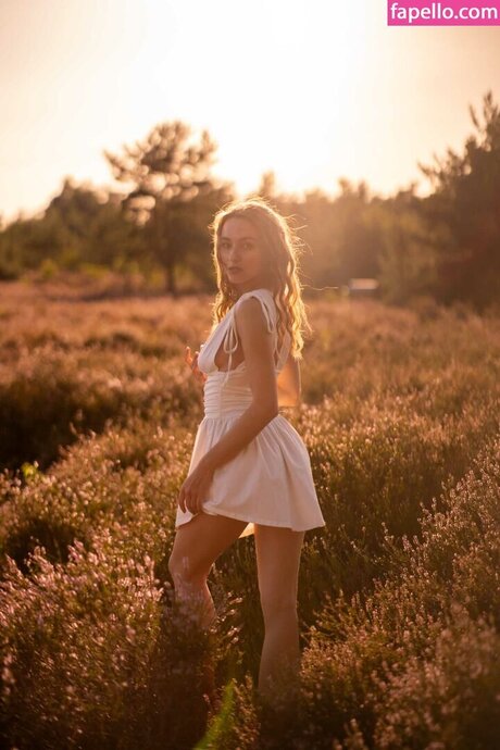 Larissa Schmiederer model adult pic