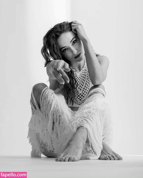 Larissa Schmiederer model hd img