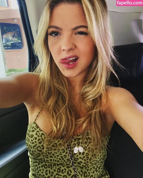 Julia Gomes pornstar art picture