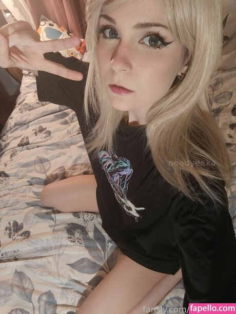 Needyeska model porn image