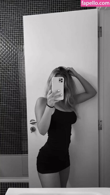 sexy selfie onlyfans adult photos