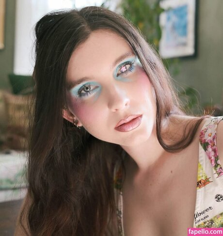 HeyMissTeacher star pornographic pictures